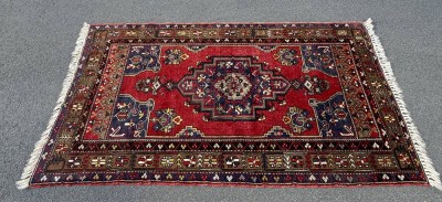 Auktion 376<br>Perser Orientteppich,  126x235 cm [1]