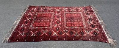 Auktion 376<br>wohl afghanischer Teppich in Rottönen, 157x250 cm [1]