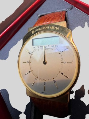 Auktion 376<br>Junghans Mega Funkuhr in OVP, neuwertig. Model 025/7105.00, Werk nicht geprüft, die erste Funkuhr der Welt, um 1990 [1]
