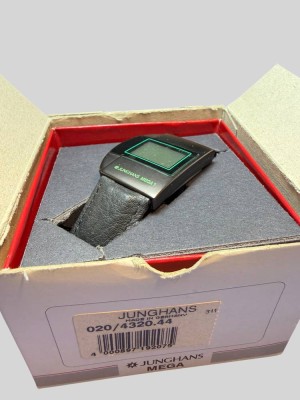 Auktion 376<br>Junghans Mega 1 Funkuhr in OVP; Mod.: 020/4320.44, Beschreibung, neuwertig [1]