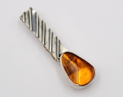 Auktion 376<br>925er Silber Kravattenklammer mit Bernstein, 7gr., L-5cm [1]