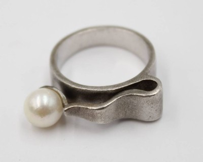 Auktion 376<br>moderner 925er Silber-Ring mit Perle, 8,2gr., RG 57 [1]