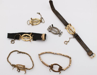 Auktion 376<br>Konvolut Uhrenarmbänder / Uhrgehäuse-Halterungen, um 1920 [1]