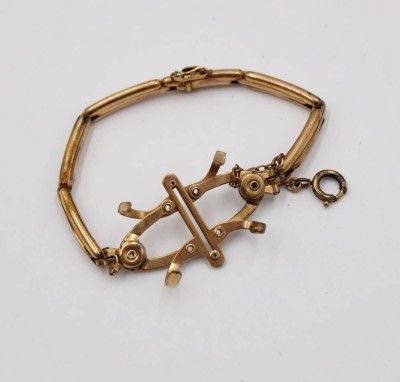 Auktion 376<br>Uhrenarmband / Uhrgehäuse-Halterung, A.-Doublé, wohl um 1920, L-17cm [1]