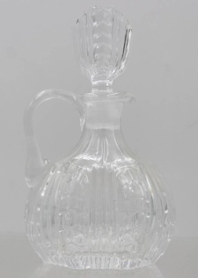 Auktion 376<br>kl. Pressglas-Henkelkaraffe, ca. H-15cm [1]