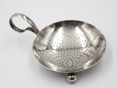 Auktion 376<br>Teesieb, versilbert, ca. D-7cm [1]