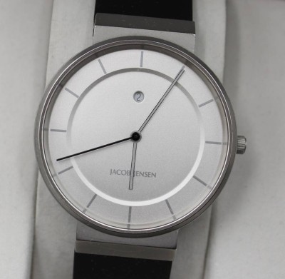 Auktion 376<br>Armbanduhr, Jacob Jensen Dimension Series (Modell 881) , Quarz, Werk nicht geprüft, guter Zustand, orig. Box, ca. D-4cm [1]