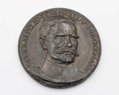 Auktion 376<br>Guss-Medaille,Porträt des deutschen Generalfeldmarschalls August von Mackensen, datiert 1915, D-7cm [1]
