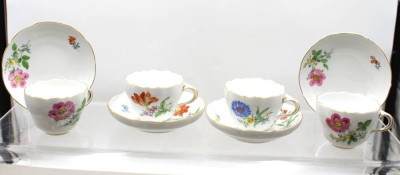 Auktion 376<br>4x Tassen mit U.T., Meissen, Schwertermarke, Dekor „Bunte Blume“, feine Blumenmalerei und Goldrand, je 1. Wahl, Tassen H-6,5cm [1]