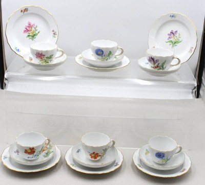 Auktion 376<br>6x kompl. Gedecke, Meissen, Schwertermarke, Dekor „Bunte Blume“, feine Blumenmalerei und Goldrand, je 1. Wahl, [1]
