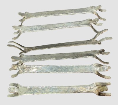 Auktion 376<br>6x Designer Messerbänke, Silber geprüft, Hammerschlagdekor, zusammen 44,9 gr., L-10 cm [1]