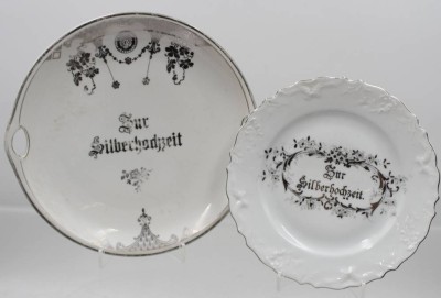 Auktion 376<br>2x Teller, Zur Silberhochzeit, älter, Gebrauchsspuren, ca. D-22,5 u. 18,5cm [1]