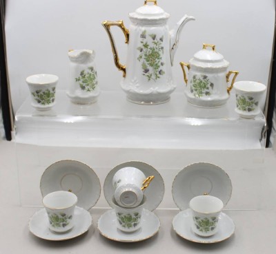 Auktion 376<br>Kaffeeservice für 6 Personen um 1900, florales Dekor, Goldzier berieben, Kanne H-26cm Tasse H-8cm [1]