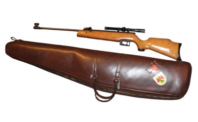 Auktion 376<br>Federdruck-Luftgewehr, Norica, Modell 92, mit Umarex Zielfernrohr, L-106cm, sehr gute Erhaltung, anbei Tasche [1]