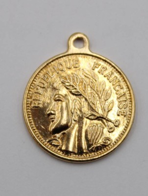 Auktion 376<br>kl. vergoldeter Anhänger, Motiv einer historischen französischen Münze, ca. D-2cm [1]