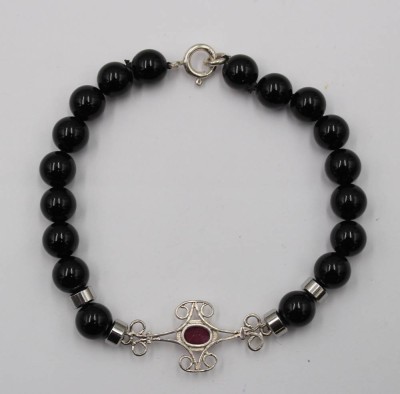 Auktion 376<br>Armband, Onxy und Silber, Rubin in Silberfassung, ca. L-16cm [1]
