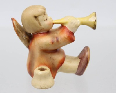 Auktion 376<br>kl. Goebel-Musik-Engel, 50er Jahre, leider mehrfach bestossen, ca. H-5,5cm [1]