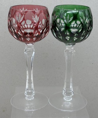 Auktion 376<br>2 hohe, beschliffene Buntglasrömer, wohl Nachtmann, H-20 cm [1]