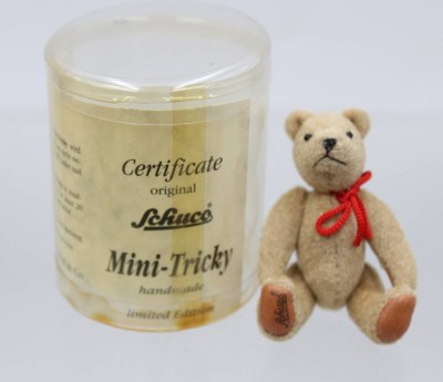 Auktion 376<br>Schuco Mini-Tricky-Bär, orig. Display, ca. H-7cm [1]