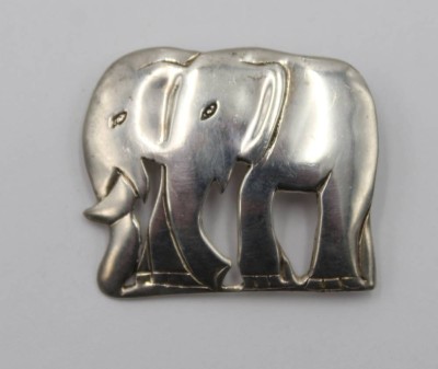 Auktion 376<br>figürlicher Brosche, Elefanten, 925er Silber, 8gr., ca. 2,8 x 3,3cm [1]