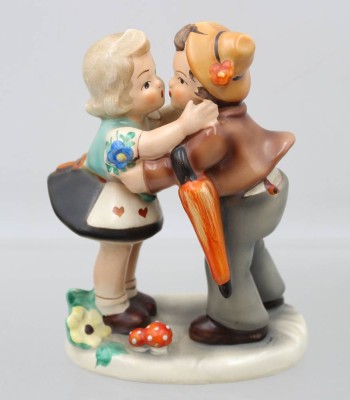 Auktion 376<br>Keramikfigur„Erste Liebe“, Modellnr 3145, Cortendorf , 50er Jahre, ca. H-13,5cm [1]