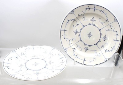 Auktion 376<br>2x flache Speiseteller, Villeroy & Boch , Strohblume, älter, je ca. D-23cm [1]