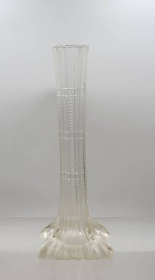 Auktion 376<br>Art-Déco- Stengel- bzw. Solitärvase, beschliffen, min. Chips am oberen Rand, ca. H-32,5cm [1]