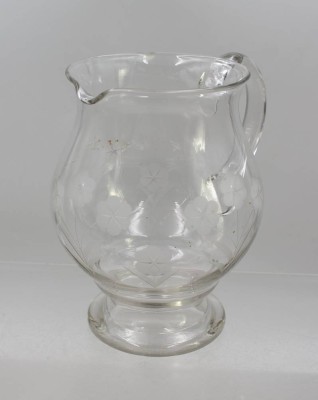 Auktion 376<br>Vintage-Wasserkrug bzw. Saftkrug,  floraler Dekorschliff, ca. H-17,5cm [1]