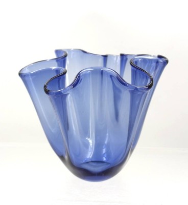 Auktion 376<br>blaue Fazzoletto-Vase, 70er Jahre, ca. H-18,5cm D-21cm [1]