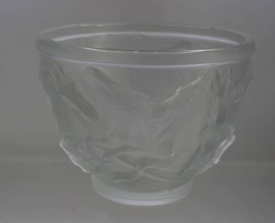 Auktion 376<br>JOSEF INWALD-Schale, Reliefpferde, Barolac (Rosice Glassworks), Satinglas, H-15,5cm D-20,5cm [1]