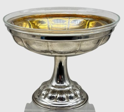 Auktion 376<br>vernickelter gr. Tafelaufsatz mit Glasschale, innen vergoldet, H-20 cm, D-23,5 cm [1]