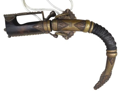 Auktion 376<br>antiker islamischer Krummdolch, Messing/Holz/Antilopenhorn, Klinge ungepflegt, R-ca. 40 cm [1]