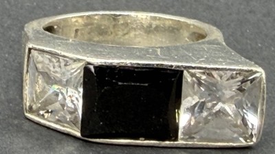 Auktion 376<br>massiver Silberring-925-,ein  schwarzer und klare zwei Steine, RG 59, 10,39 [1]