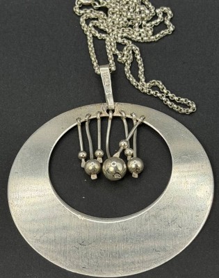 Auktion 376<br>Halskette mit gr. runden Anhänger, Silber-925-, 19 gr. [1]