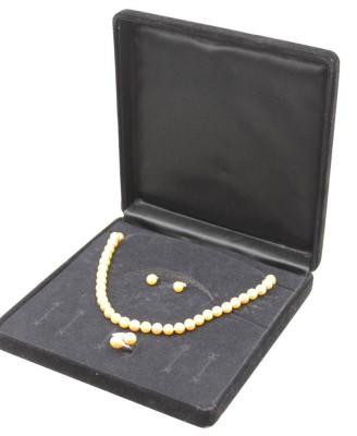 Auktion 376<br>Perlen-Schmuckset, Kette, Ring und Ohrstecker, 925er Silber, Kette ca. L-42cm RG 50 [1]