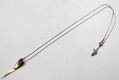 Auktion 376<br>moderner Hertzanhänger an Schlangenhalskette, je 925er Silber, zus. 4,8gr., L-48cm Anh. L-4,5cm [1]