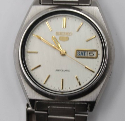Auktion 376<br>klassische Vintage Seiko 5 Automatikuhr, Werk läuft kurz an (2 Sekunden), gute Erhaltung, ca. D-3,7cm [1]