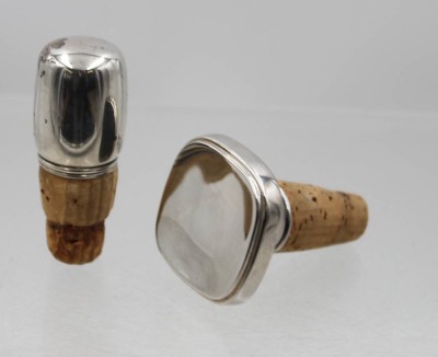 Auktion 376<br>2x Korkenhalter, 1x 835er Silber, 1x WMF versilbert [1]