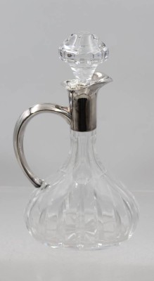 Auktion 376<br>schöne Henkelkaraffe mit 835er Silbermontur, Kristall beschliffen, ca. H-20cm [1]