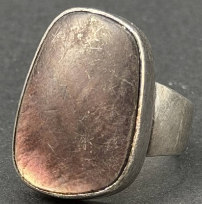 Auktion 376<br>Silber-800- Ringt mit Muschelpltte?, bez. Heinmeyer, RG 52, 7,36 gr. Tragespuren [1]