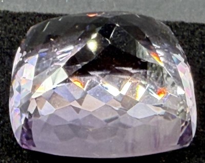 Auktion 376<br>Amethyst, 99,29 Karat, modifiziertes Square [1]