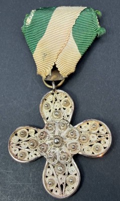 Auktion 376<br>Silberkreuz am Band-900-, Königscheibe La 1968, zus. 15,35 gr [1]