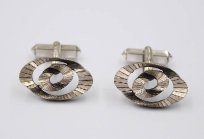 Auktion 376<br>Paar Vintage-Manschettenknöpfe aus 835er Silber, GK gemarkt, 12gr., ca. B-2,5cm [1]