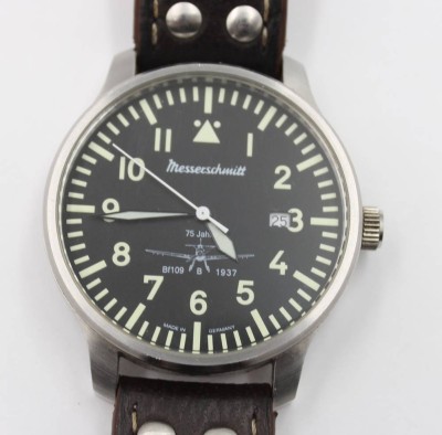 Auktion 376<br>Messerschmitt Fliegeruhr ME-42BF109 („75 Jahre Bf 109“), Aristo Messerschmitt, Quartzwerk läuft, guter Zustand, ca. D-4,3cm [1]