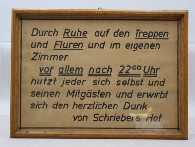 Auktion 376<br>gerahmtes Hinweisschild, wohl 40/50erJahre, ger./Glas, RG 33 x 45,5cm [1]
