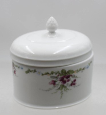 Auktion 376<br>ovale Deckeldose, Fürstenberg, florale Bemalung, ca. H-9cm B-9cm [1]
