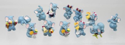 Auktion 376<br>Sammlung von blauen Miniaturfiguren der Serie „Die Funny Fanten im Cluburlaub