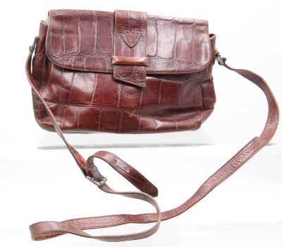 Auktion 376<br>Vintage-Schultertasche aus echtem Leder in Kroko-Prägung, JOOP, gertagene Erhaltung, ca. 18,5 x 28cm [1]