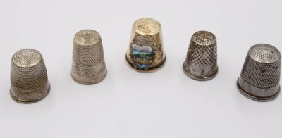 Auktion 376<br>5x div. alte Fingerhüte, 1x 800er Silber (4gr.), ca. H-2cm [1]