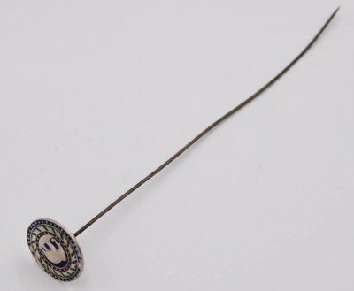 Auktion 376<br>Haarnadel, wohl Thailand, Silber (gepr.), Elefantenmotiv, emailliert (Emaille beschädigt), D-3cm , Nadel aus Metall, L-20cm [1]